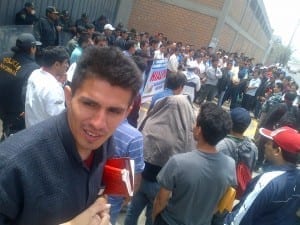 Amed Huber, secretary of Legal Affairs at the Topy Top union, joined a rally in support of Hialpesa textile factory workers. Photo: Gerardo Olortegui, National Federation of Peruvian Textile and Apparel Workers