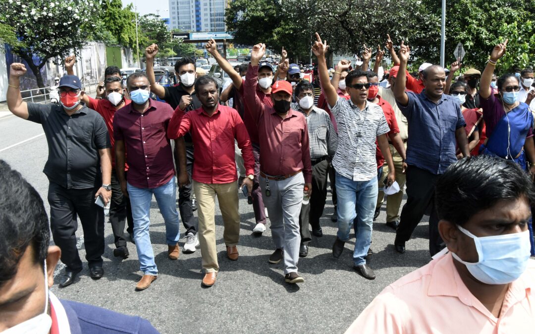 Sri Lankan Health Workers Protest Decree that Outlaws Strikes